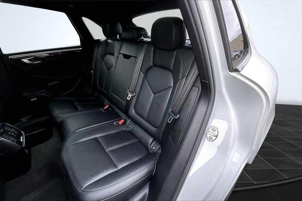 Thumbnail: 2020 Porsche Macan - 21