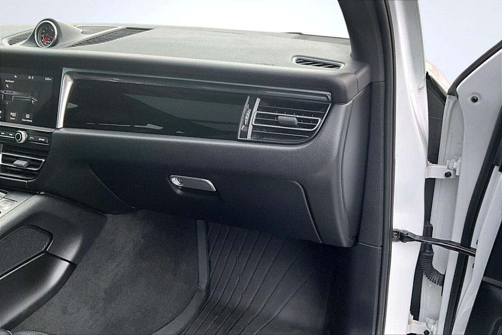 Thumbnail: 2020 Porsche Macan - 25