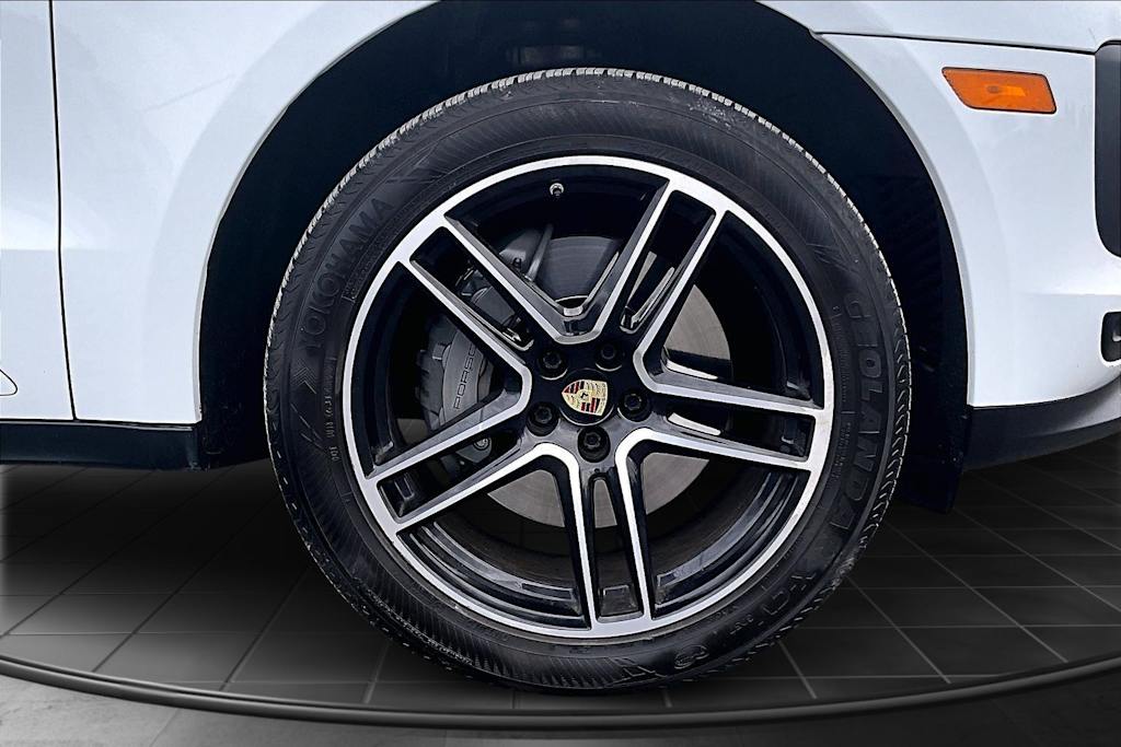 Thumbnail: 2020 Porsche Macan - 34