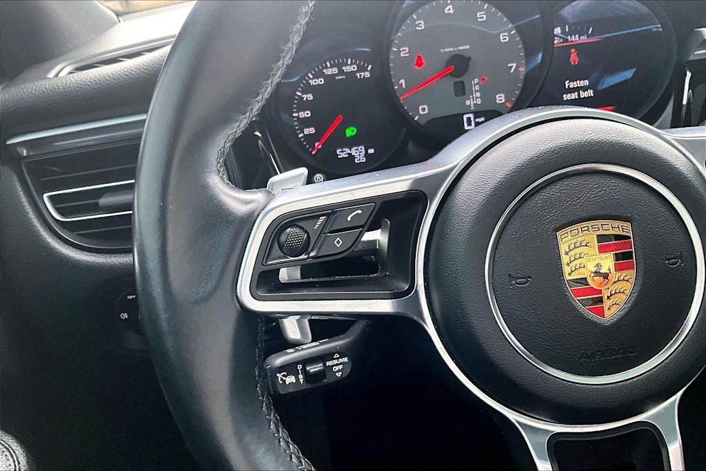Thumbnail: 2020 Porsche Macan - 26