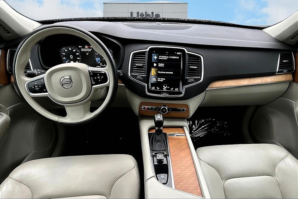 Thumbnail: 2022 Volvo XC90 - 10
