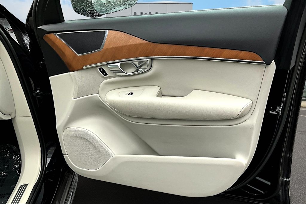 Thumbnail: 2022 Volvo XC90 - 29