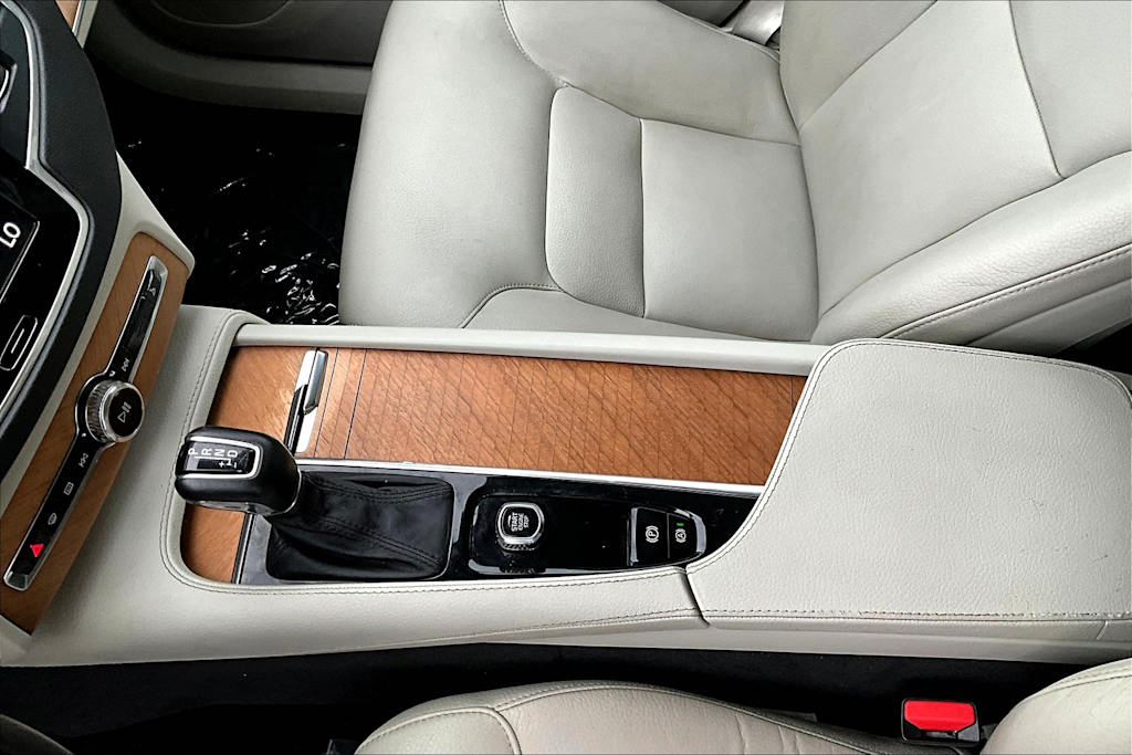 Thumbnail: 2022 Volvo XC90 - 17