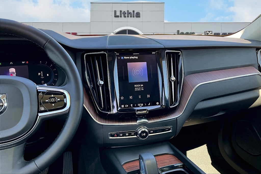 2023 Volvo XC60 B5 Plus 14