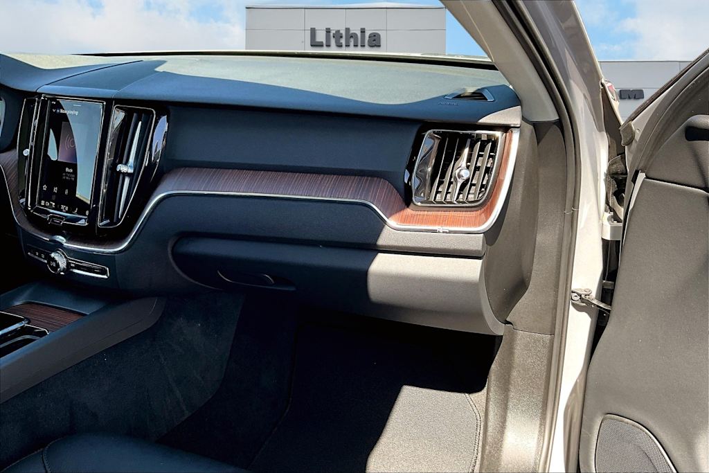 2023 Volvo XC60 B5 Plus 21
