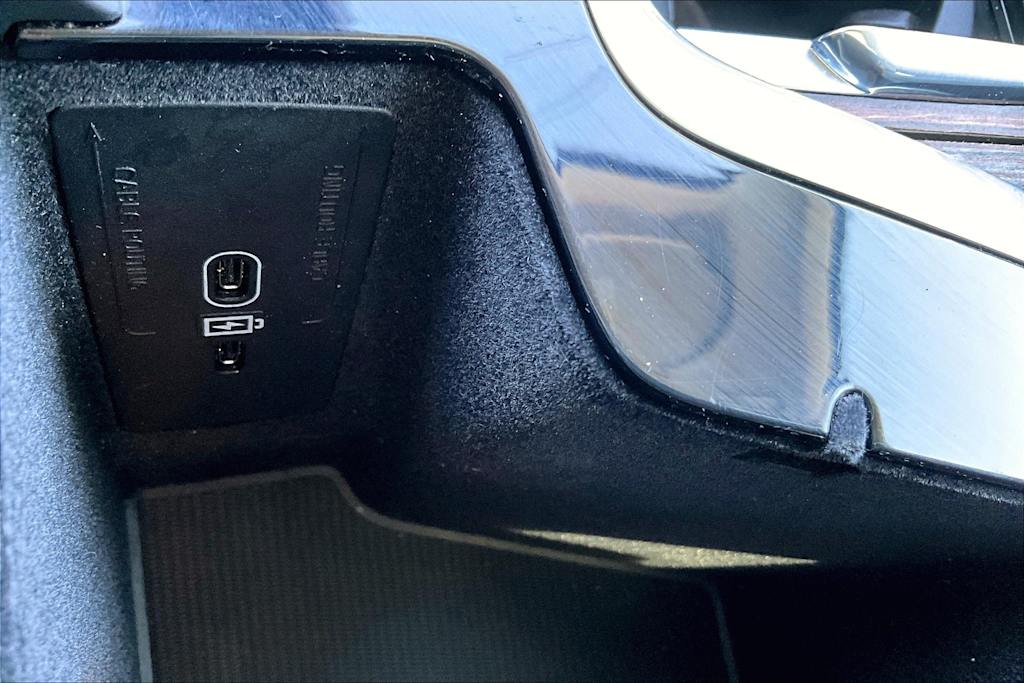 2023 Volvo XC60 B5 Plus 33