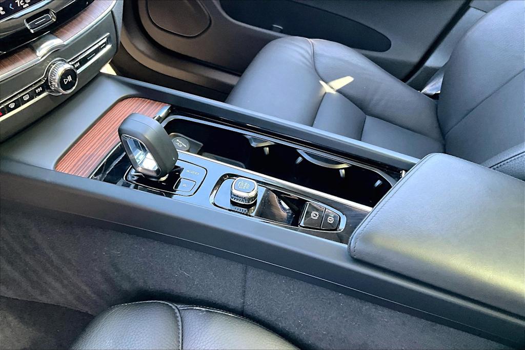 2023 Volvo XC60 B5 Plus 20