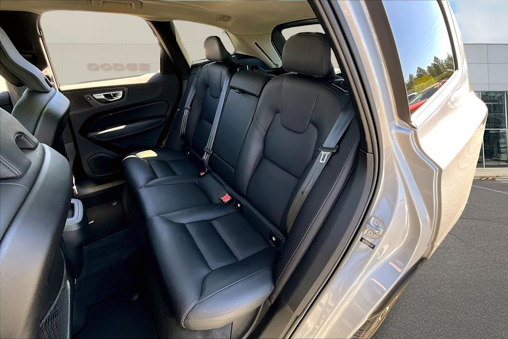 2023 Volvo XC60 B5 Plus 12