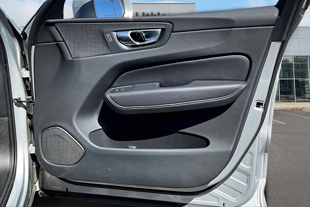 2023 Volvo XC60 B5 Plus 31