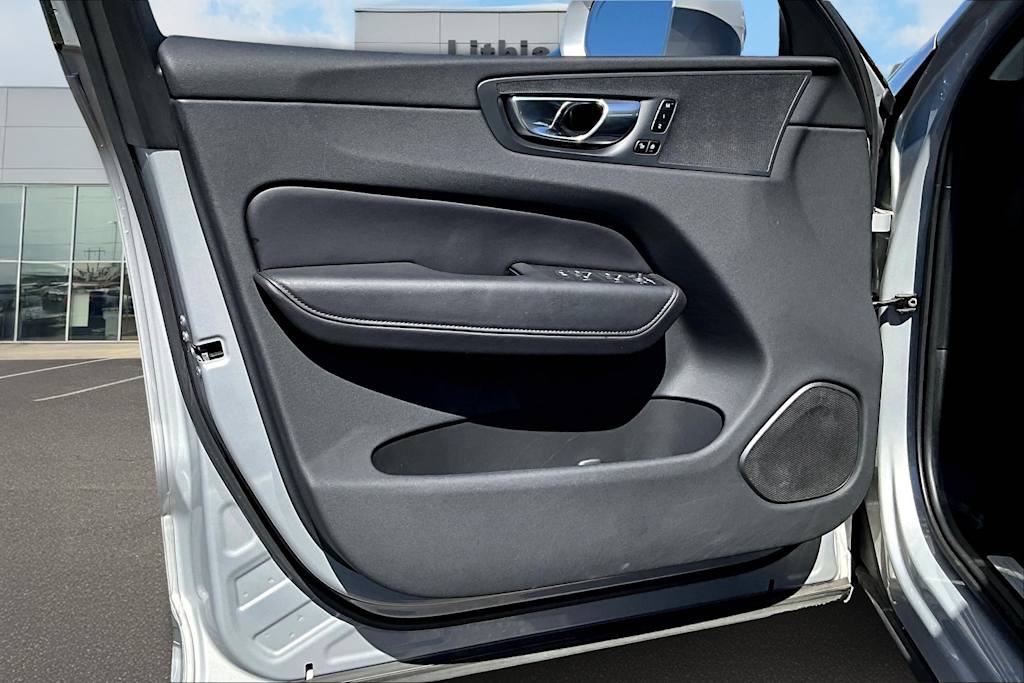 2023 Volvo XC60 B5 Plus 30