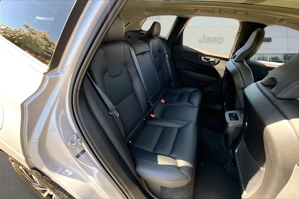 2023 Volvo XC60 B5 Plus 32