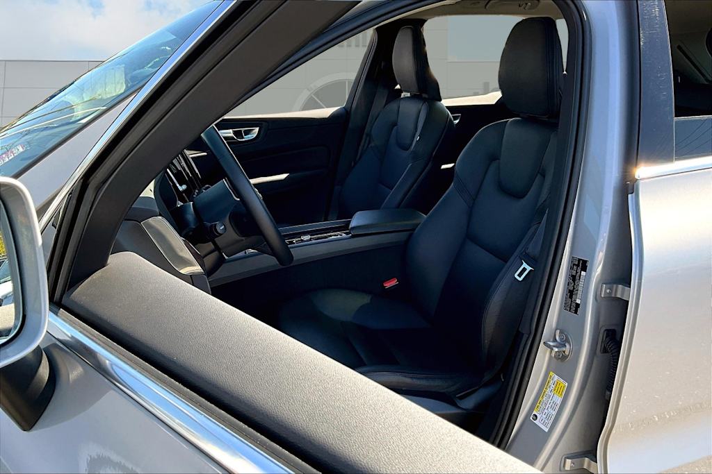 2023 Volvo XC60 B5 Plus 11