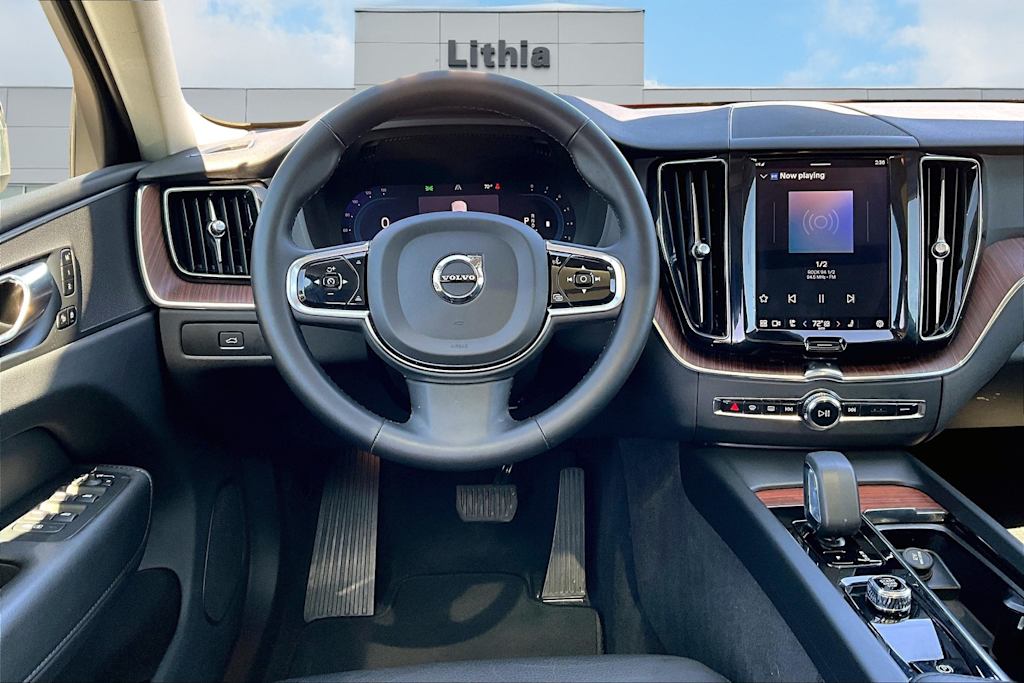 2023 Volvo XC60 B5 Plus 9