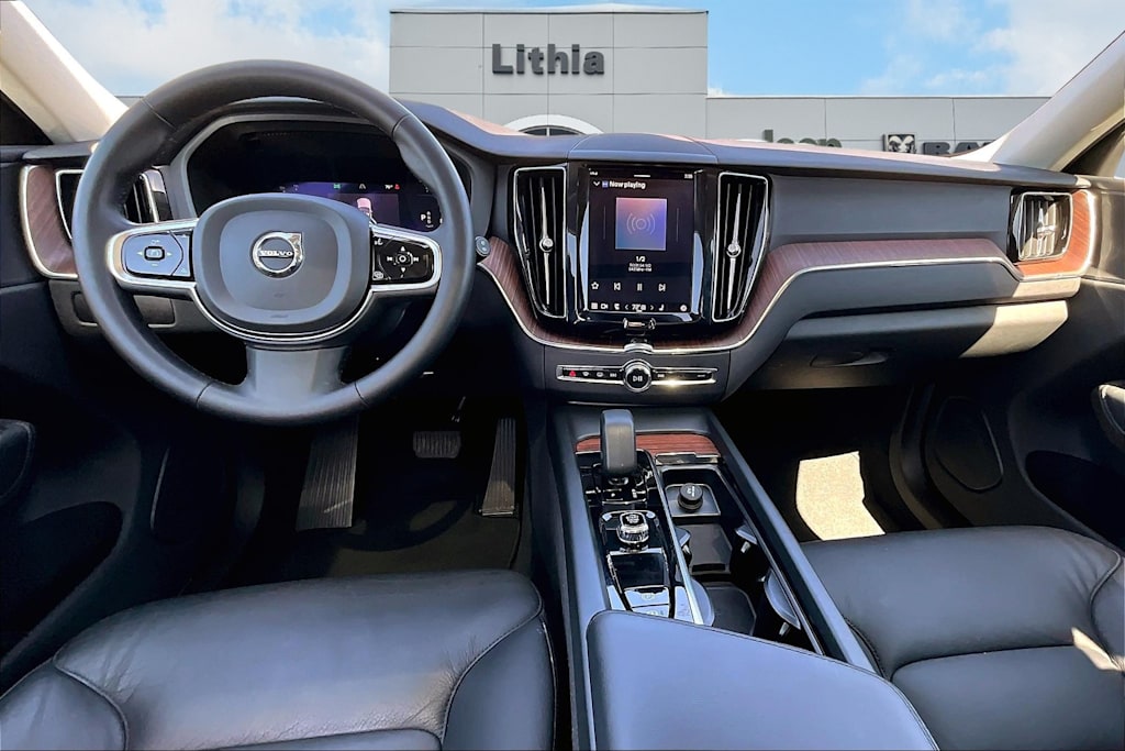 2023 Volvo XC60 B5 Plus 2