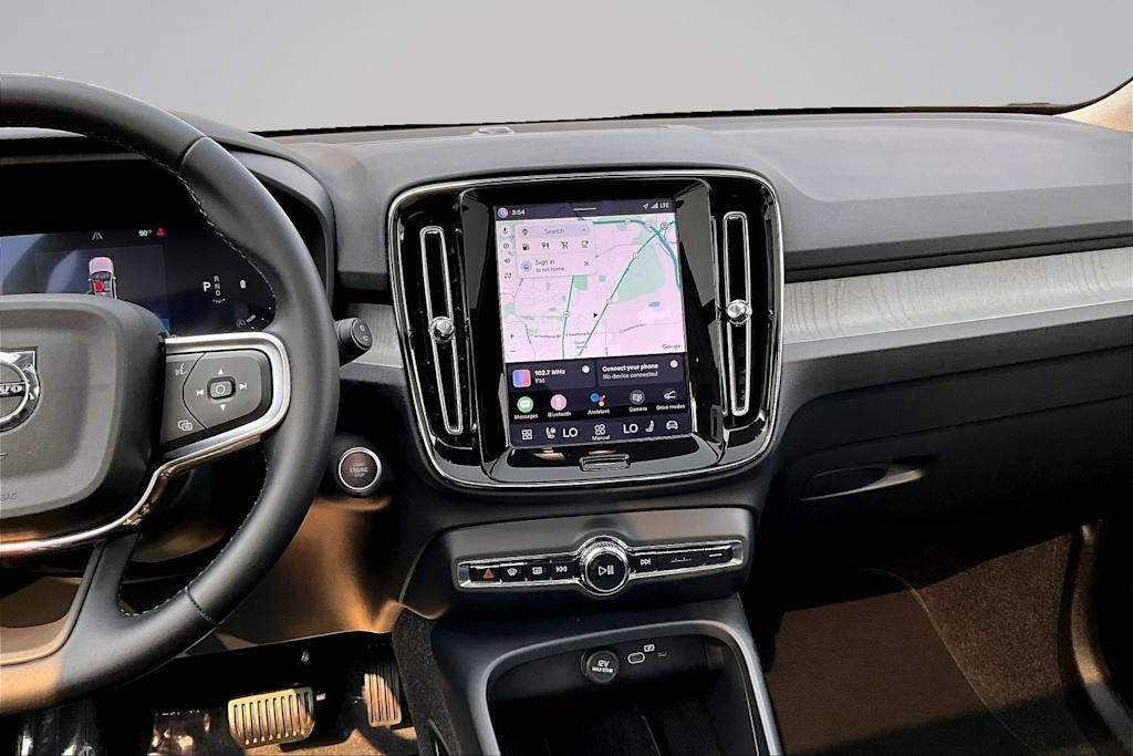 Thumbnail: 2025 Volvo XC40 - 16