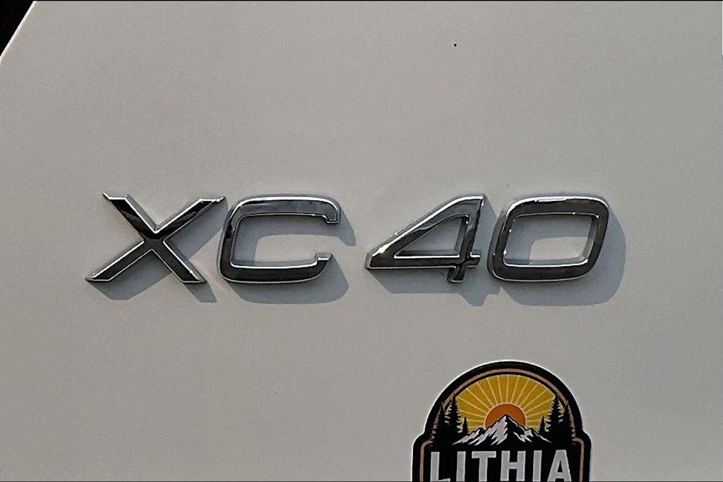 Thumbnail: 2025 Volvo XC40 - 7