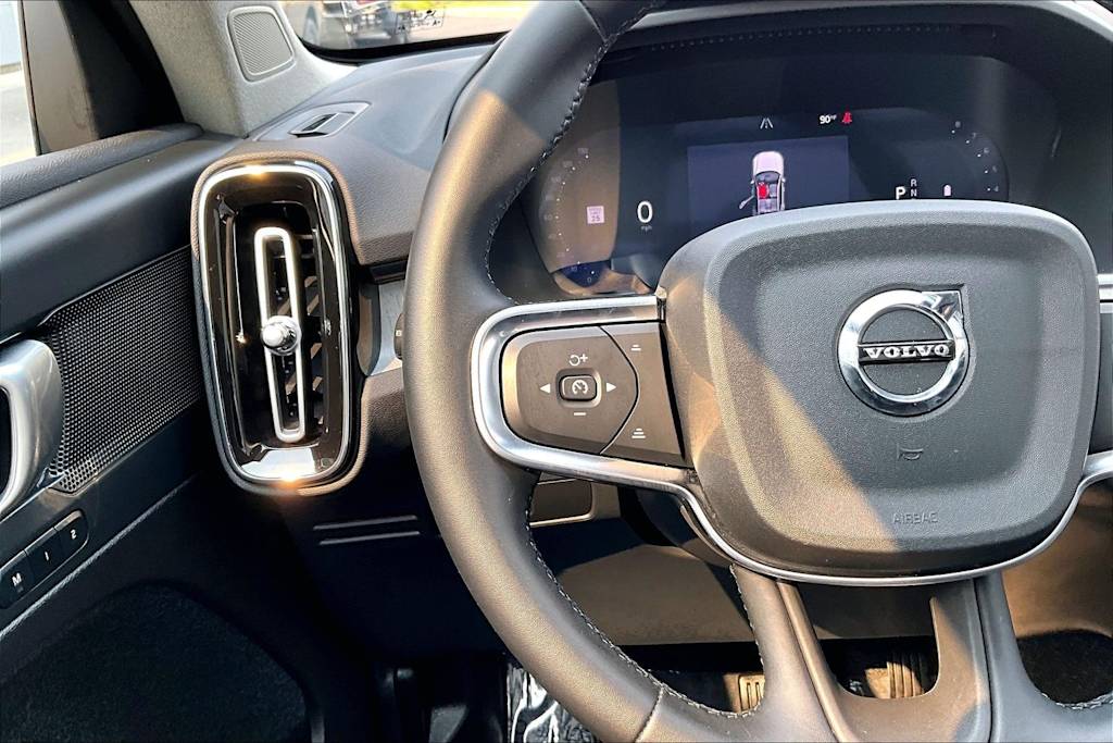 Thumbnail: 2025 Volvo XC40 - 26
