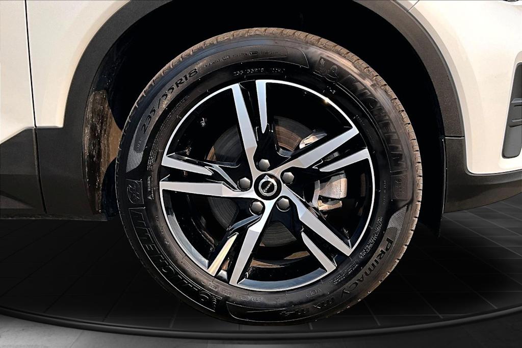 Thumbnail: 2025 Volvo XC40 - 34