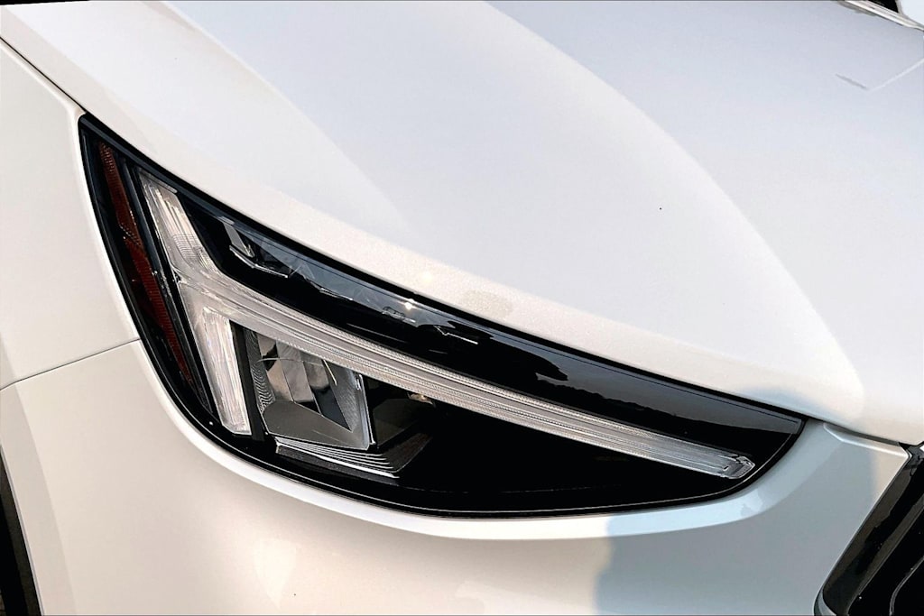 Thumbnail: 2025 Volvo XC40 - 31