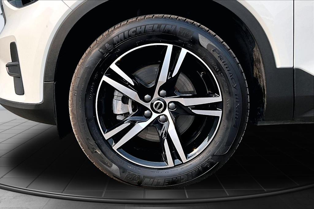 Thumbnail: 2025 Volvo XC40 - 8