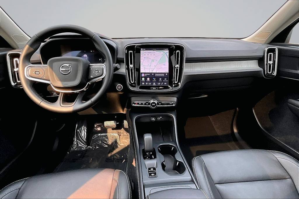 Thumbnail: 2025 Volvo XC40 - 10