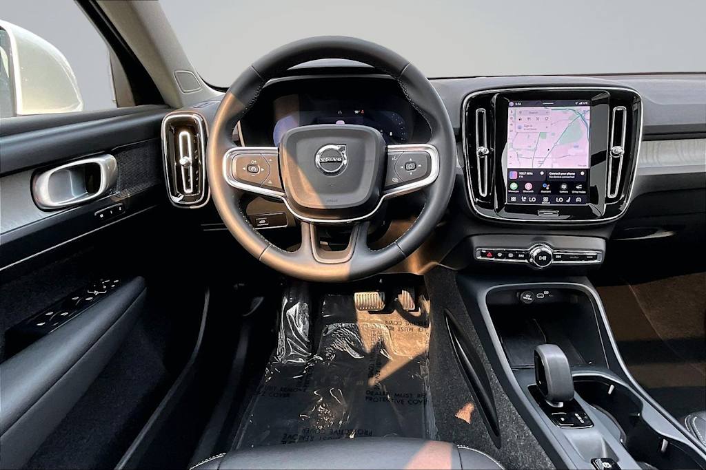 Thumbnail: 2025 Volvo XC40 - 14