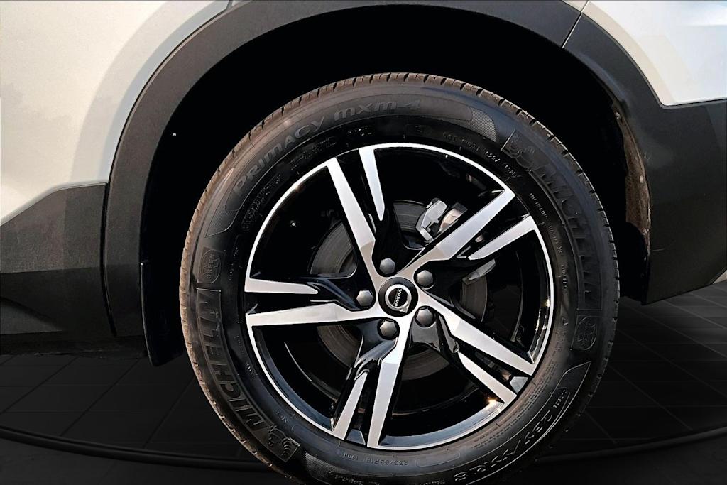 Thumbnail: 2025 Volvo XC40 - 35
