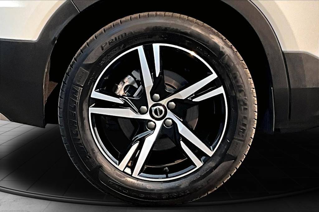 Thumbnail: 2025 Volvo XC40 - 36