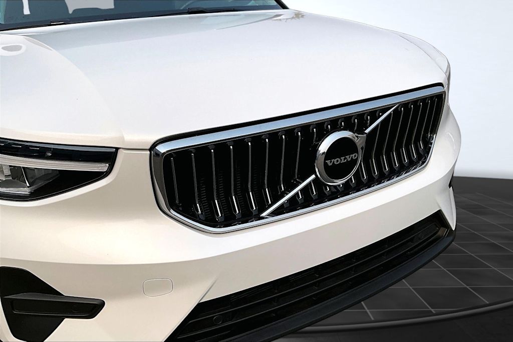 Thumbnail: 2025 Volvo XC40 - 33
