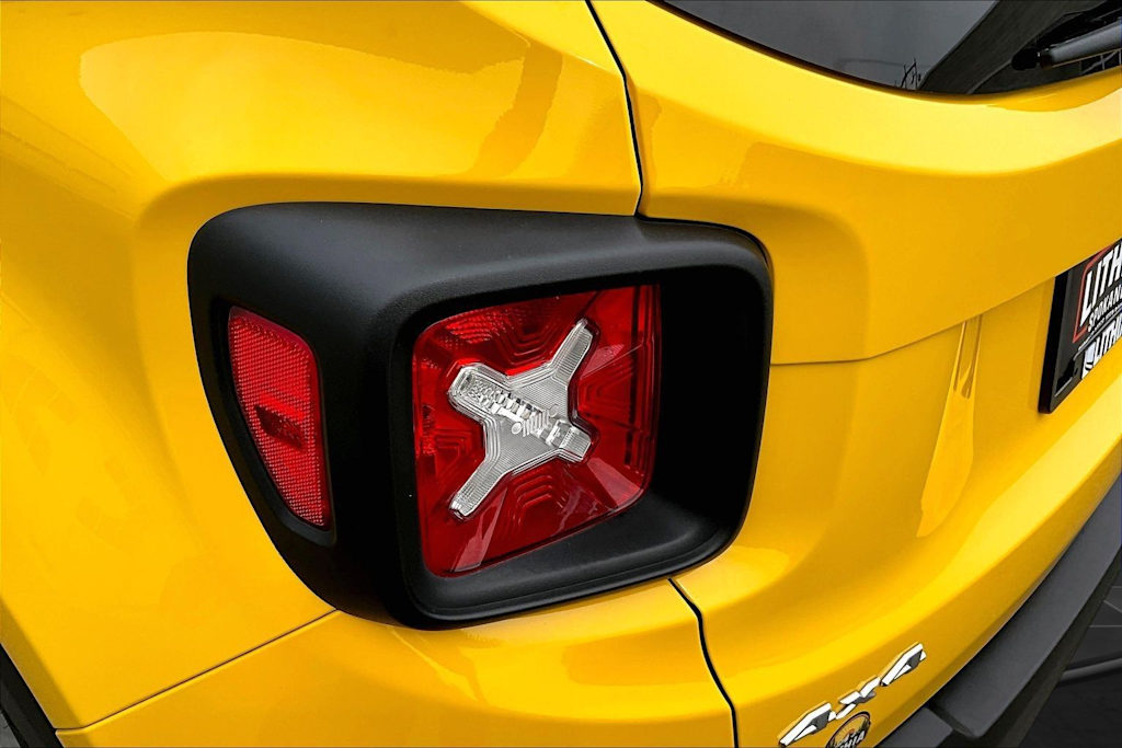 Thumbnail: 2017 Jeep Renegade - 32