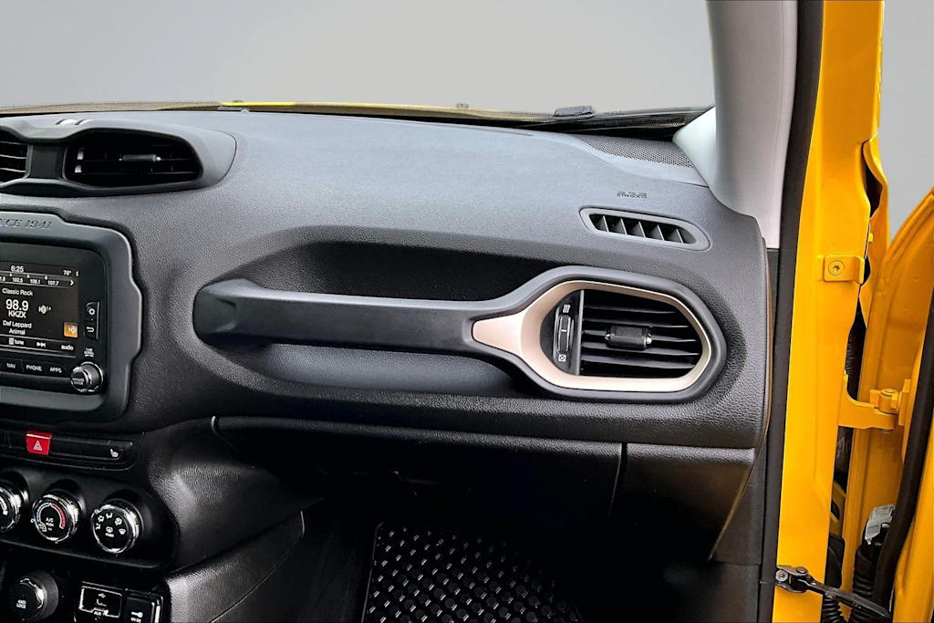 Thumbnail: 2017 Jeep Renegade - 25