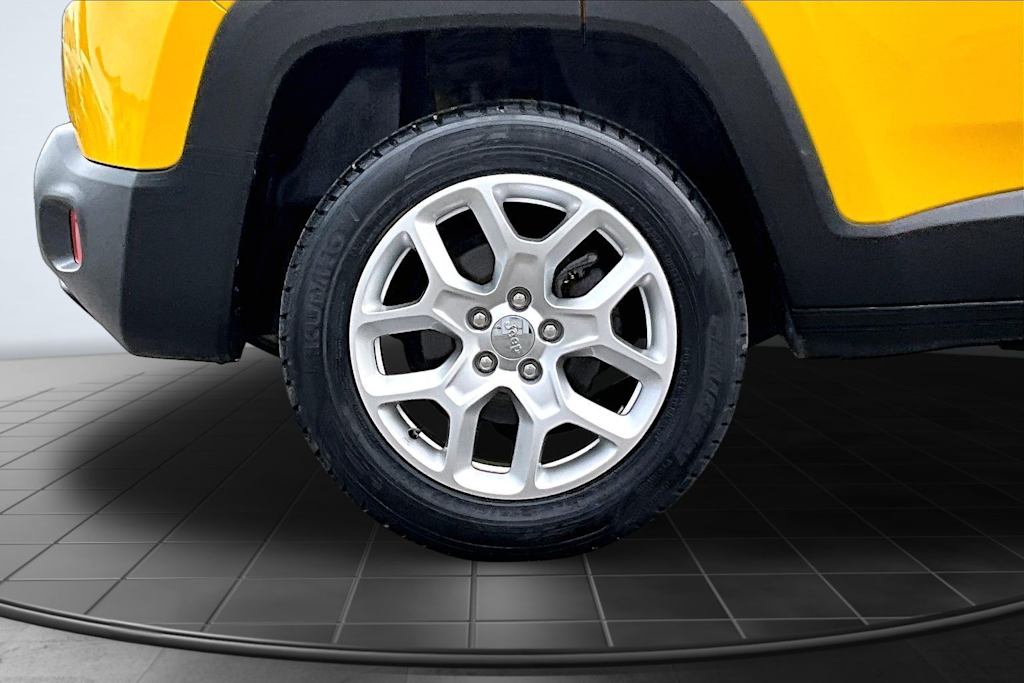Thumbnail: 2017 Jeep Renegade - 36