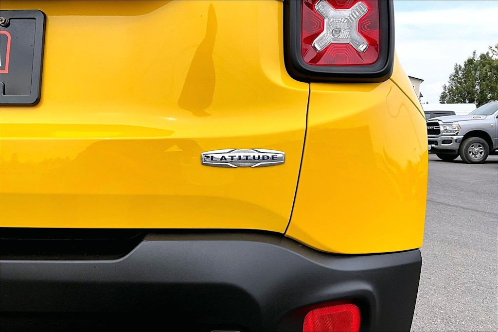 Thumbnail: 2017 Jeep Renegade - 21
