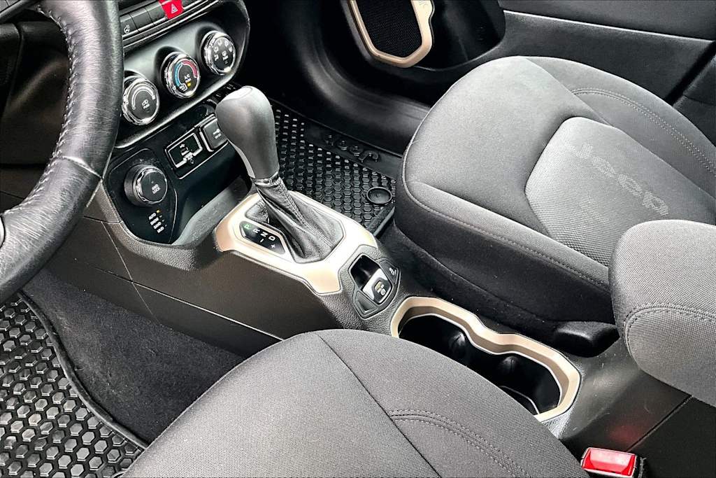 Thumbnail: 2017 Jeep Renegade - 17