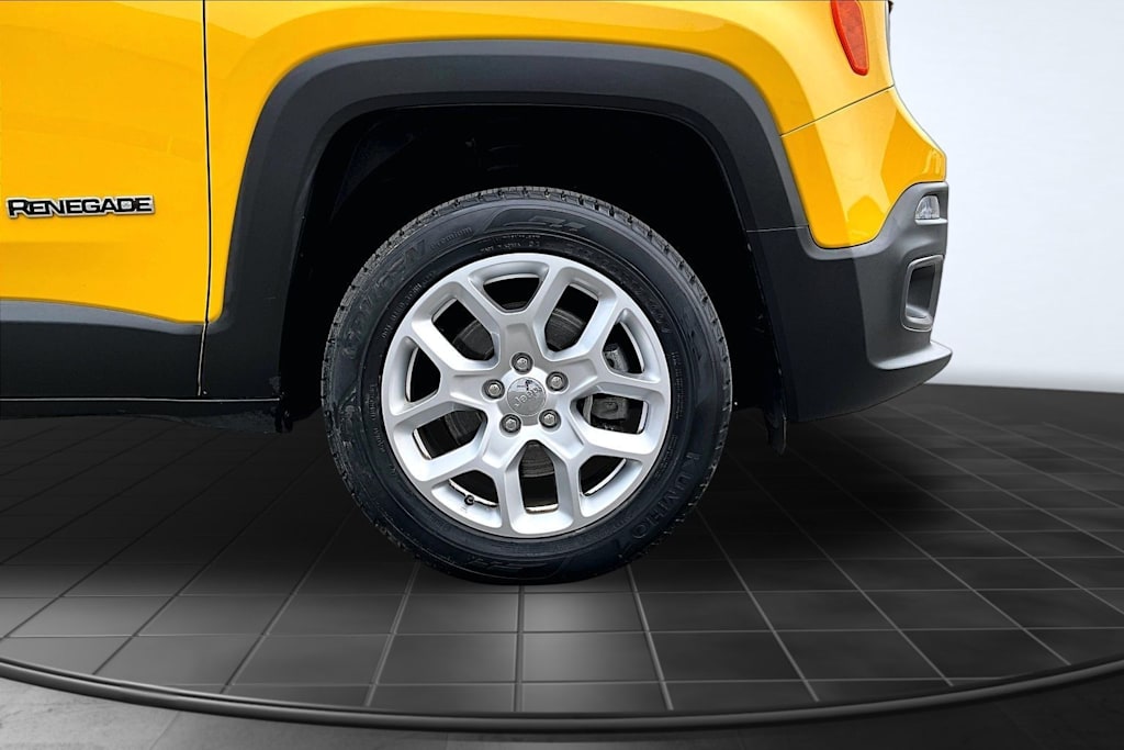 Thumbnail: 2017 Jeep Renegade - 34
