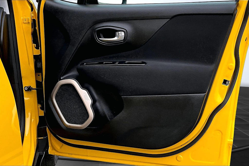 Thumbnail: 2017 Jeep Renegade - 29