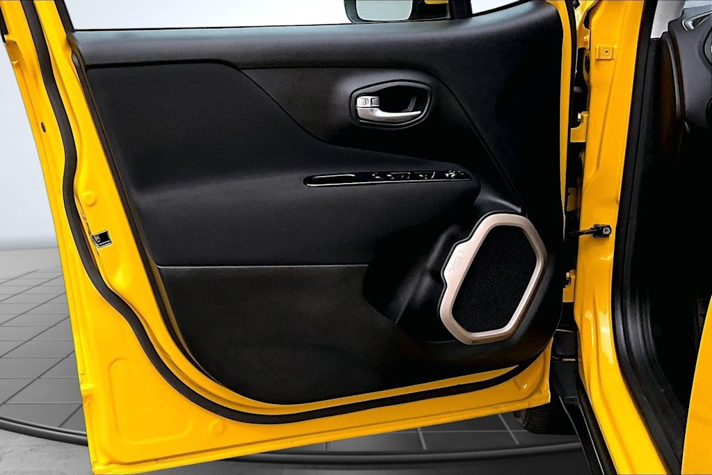 Thumbnail: 2017 Jeep Renegade - 28