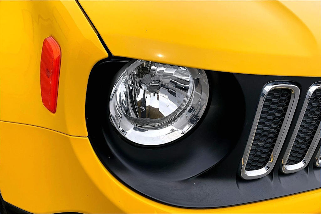 Thumbnail: 2017 Jeep Renegade - 31