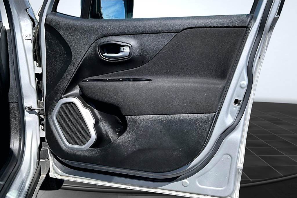 Thumbnail: 2021 Jeep Renegade - 29