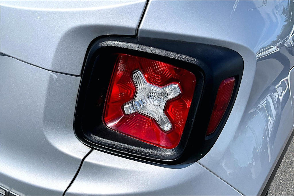 Thumbnail: 2021 Jeep Renegade - 32
