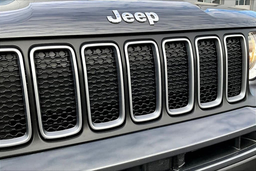 Thumbnail: 2023 Jeep Renegade - 33