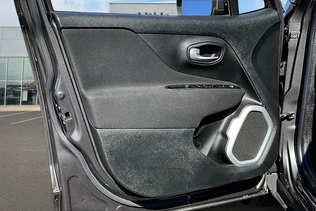 2021 Jeep Renegade Latitude 27