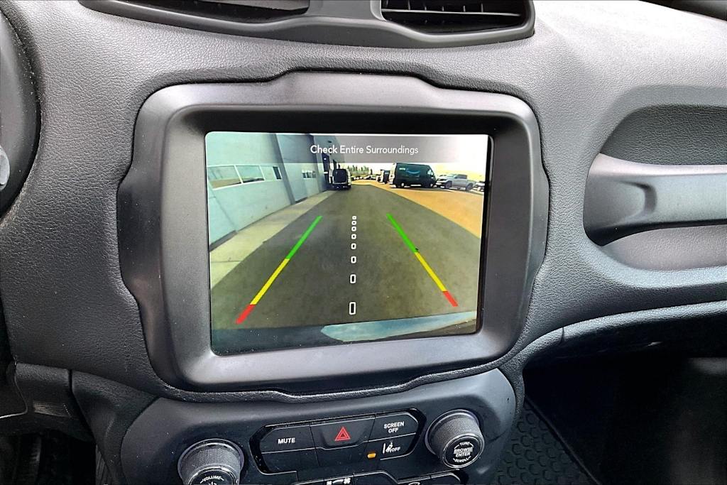 Thumbnail: 2022 Jeep Renegade - 16