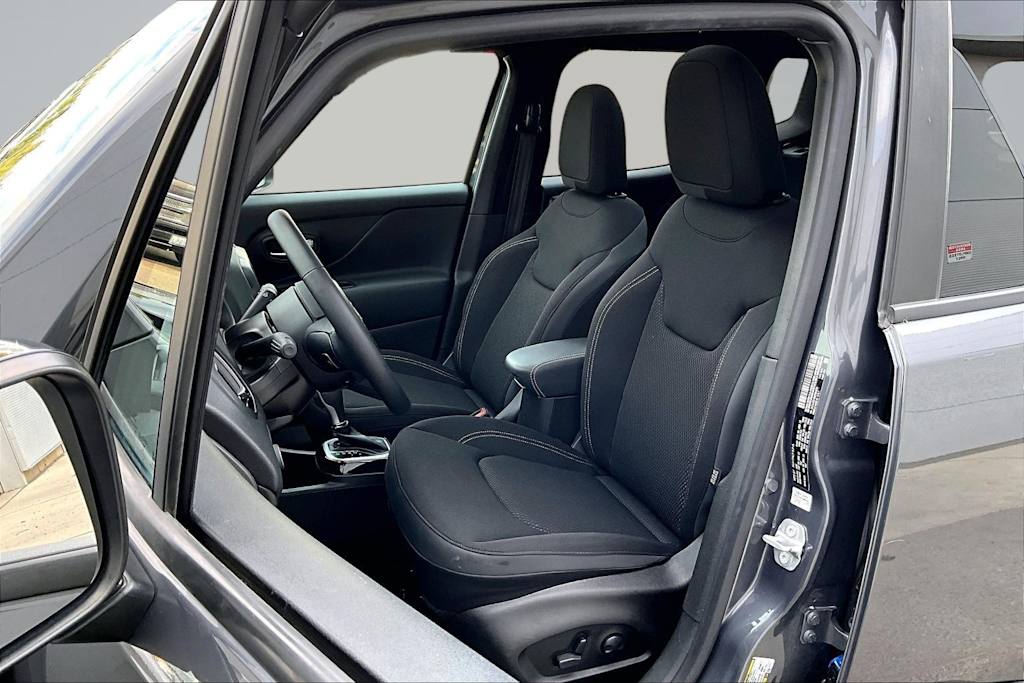 Thumbnail: 2022 Jeep Renegade - 11