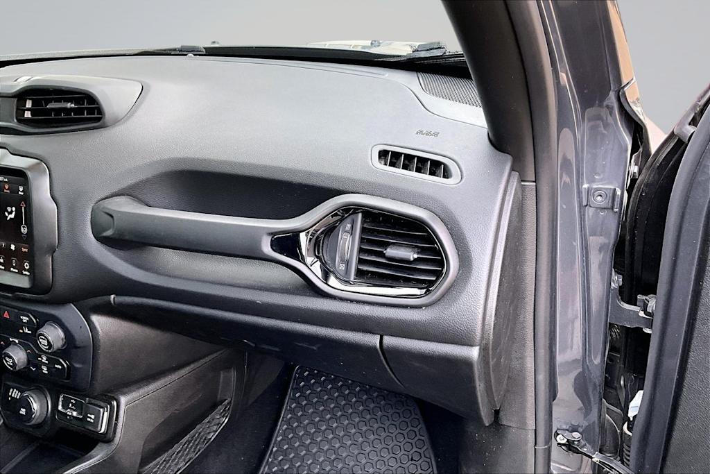 Thumbnail: 2022 Jeep Renegade - 25