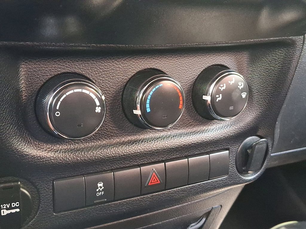 2014 Jeep Wrangler Sport 21