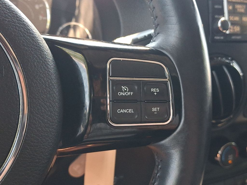 Thumbnail: 2015 Jeep Wrangler - 22