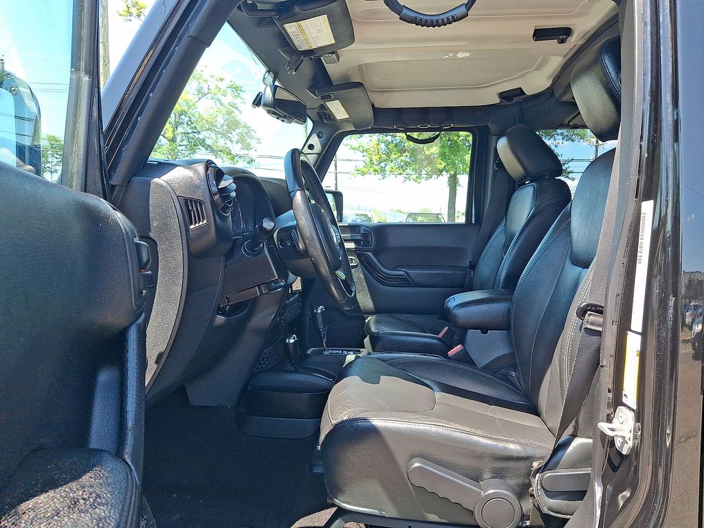 Thumbnail: 2015 Jeep Wrangler - 8