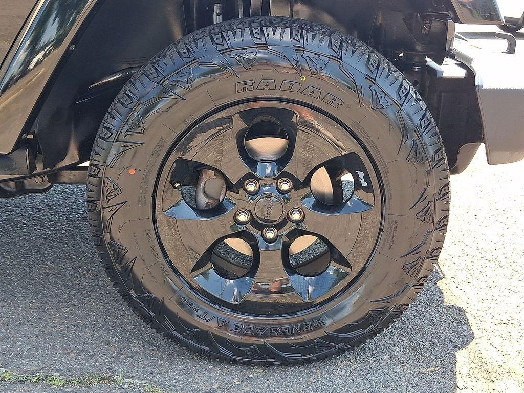 Thumbnail: 2015 Jeep Wrangler - 7