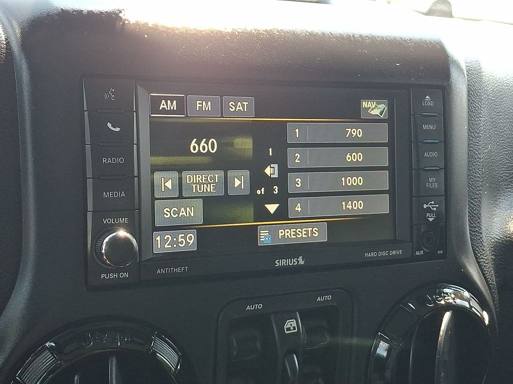 Thumbnail: 2015 Jeep Wrangler - 10